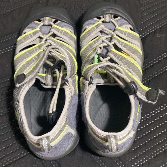Kids keen water sandal sz 3.These are gently used sandal with a lot of life left - Picture 5 of 9